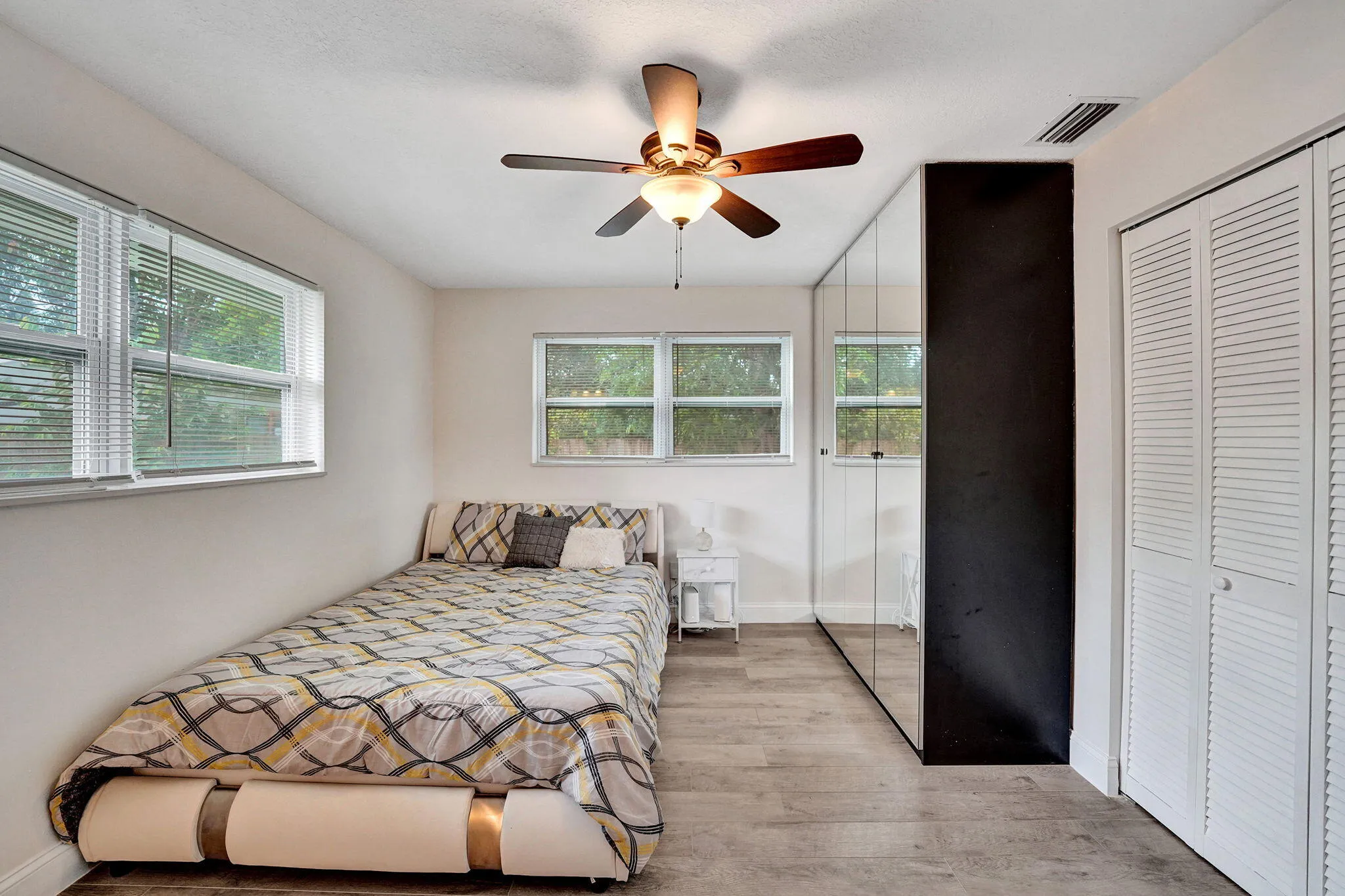 05 03 MBedRoom