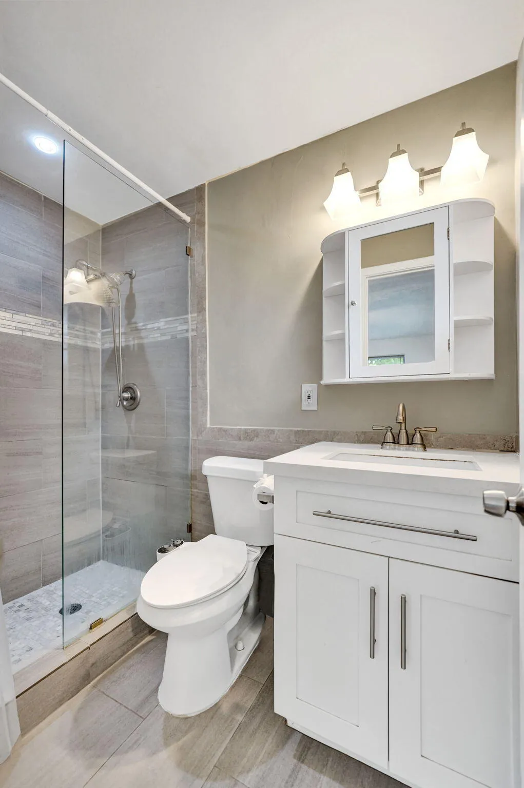 06 02 MBathRoom