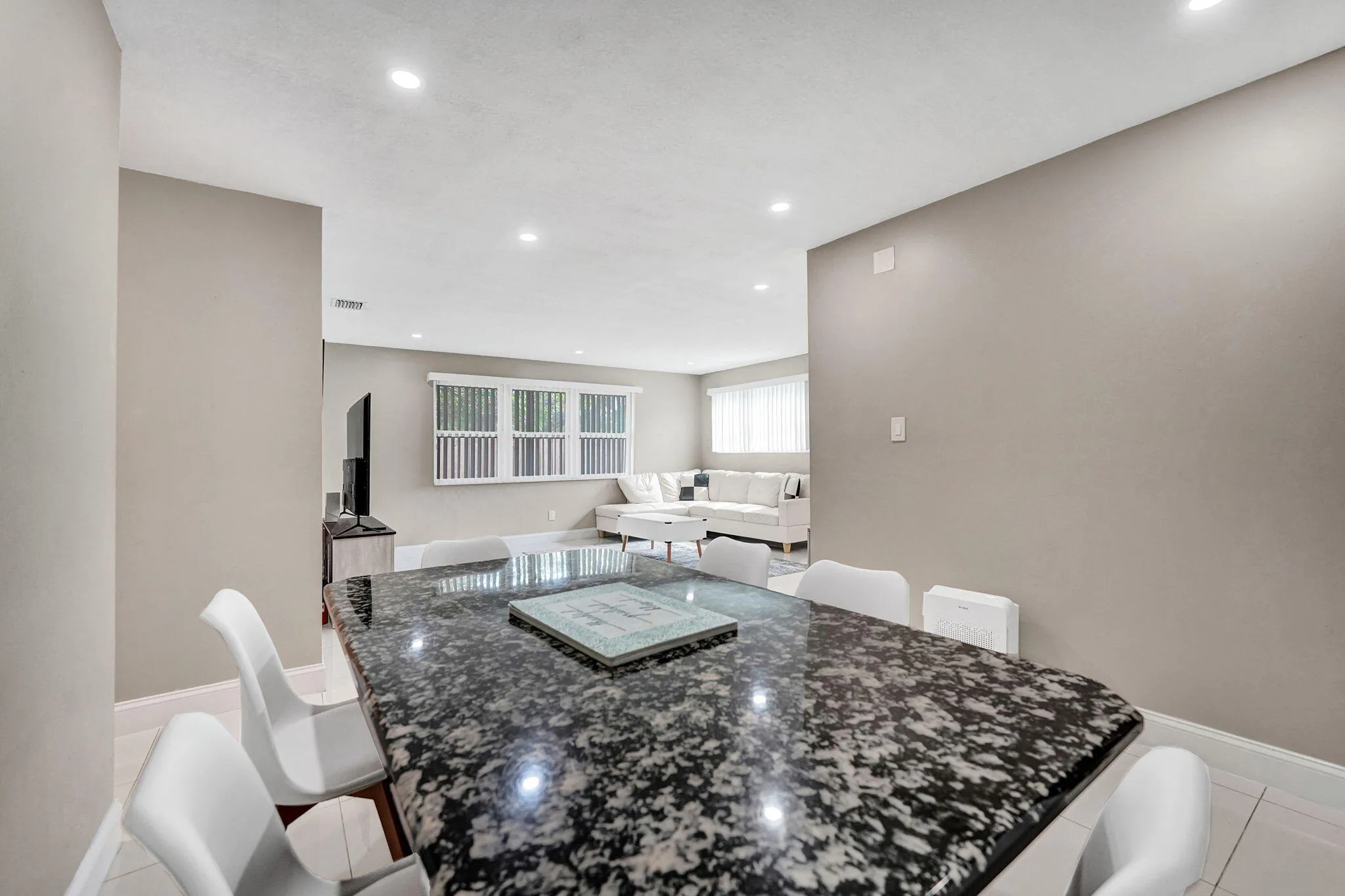04 03 Dining