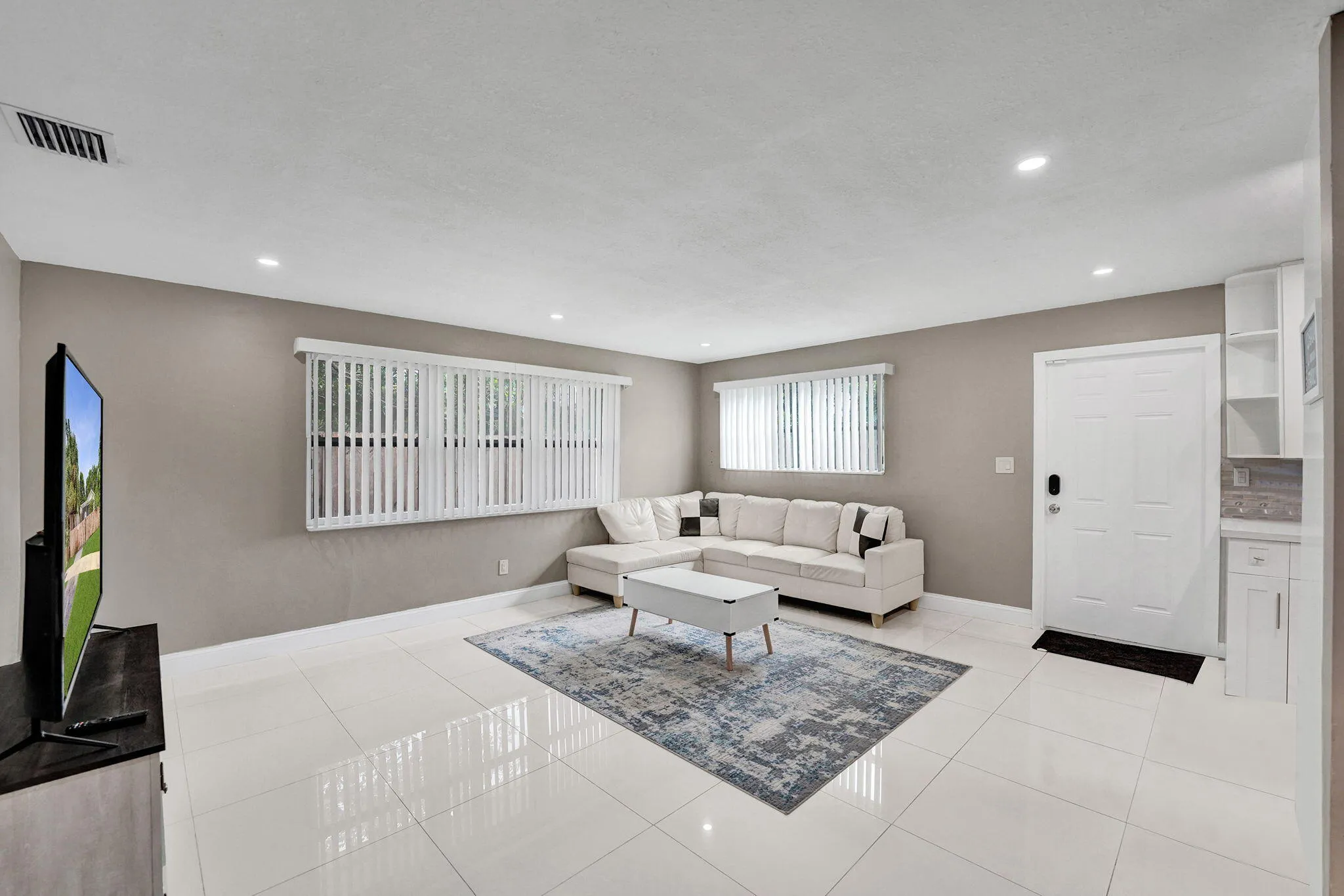 02 04 LivingRoom