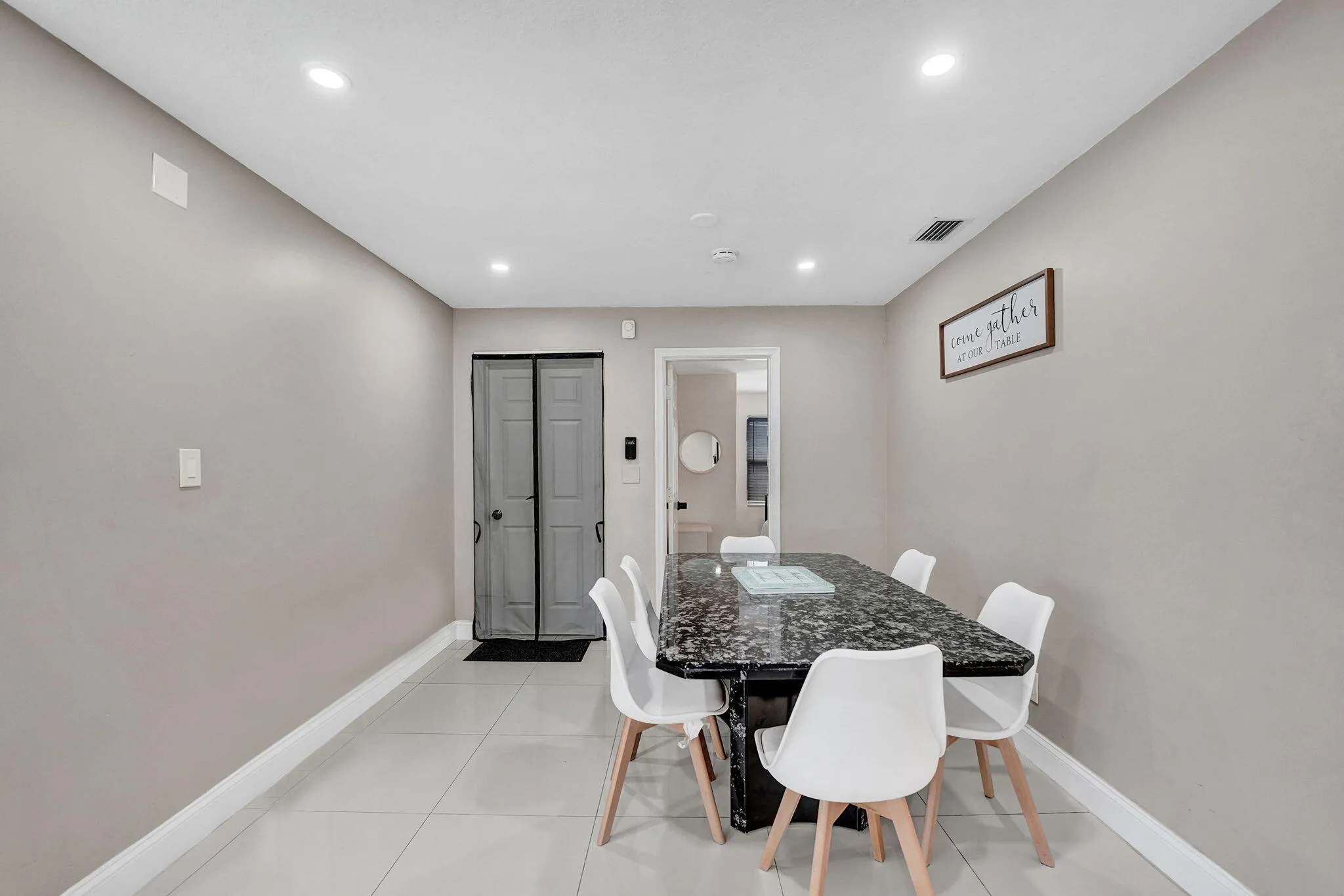 04 04 Dining
