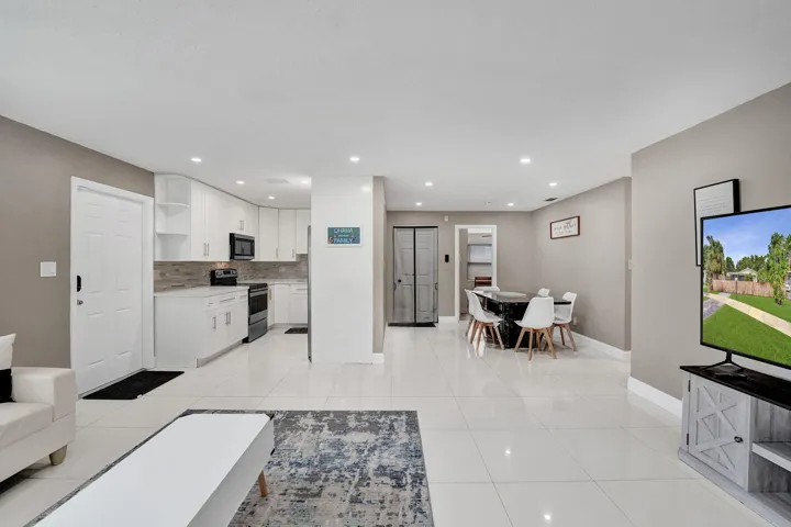 02 06 LivingRoom