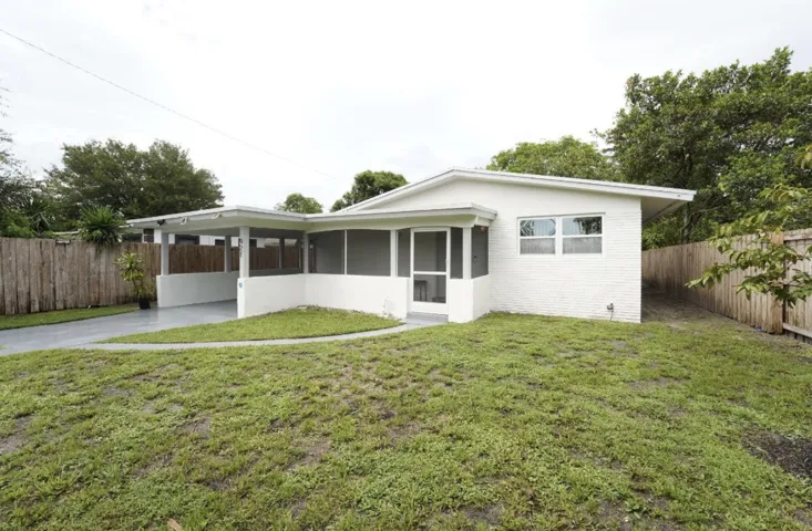 01 00 Front House