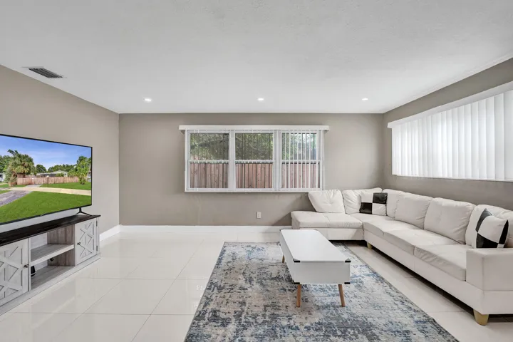 02 03 LivingRoom