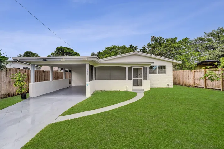 01 00 Front House