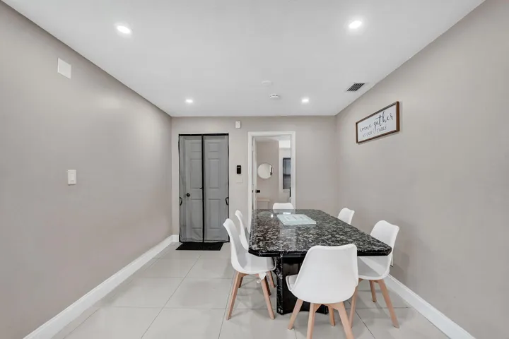 04 04 Dining