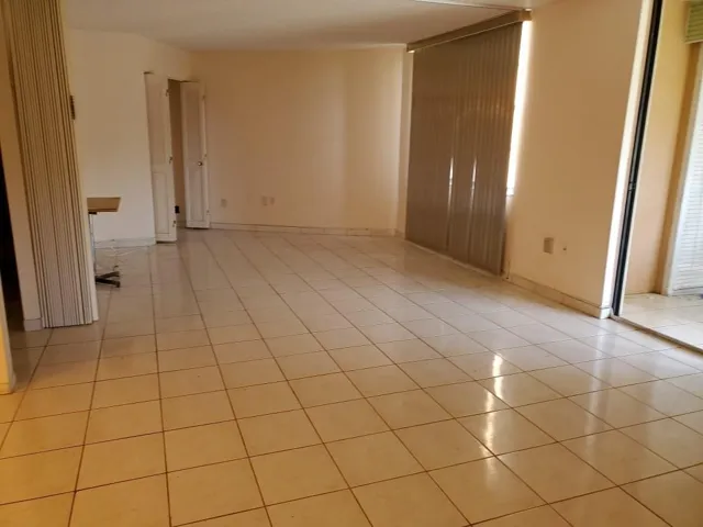 Large Convertible Bedroom with Bath Convertible Accordian Partition or additional living area