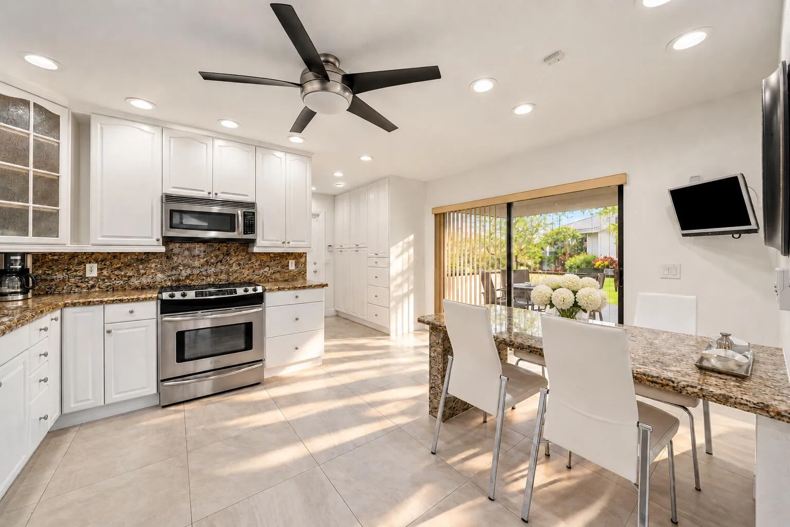 Eat-in Kitchen