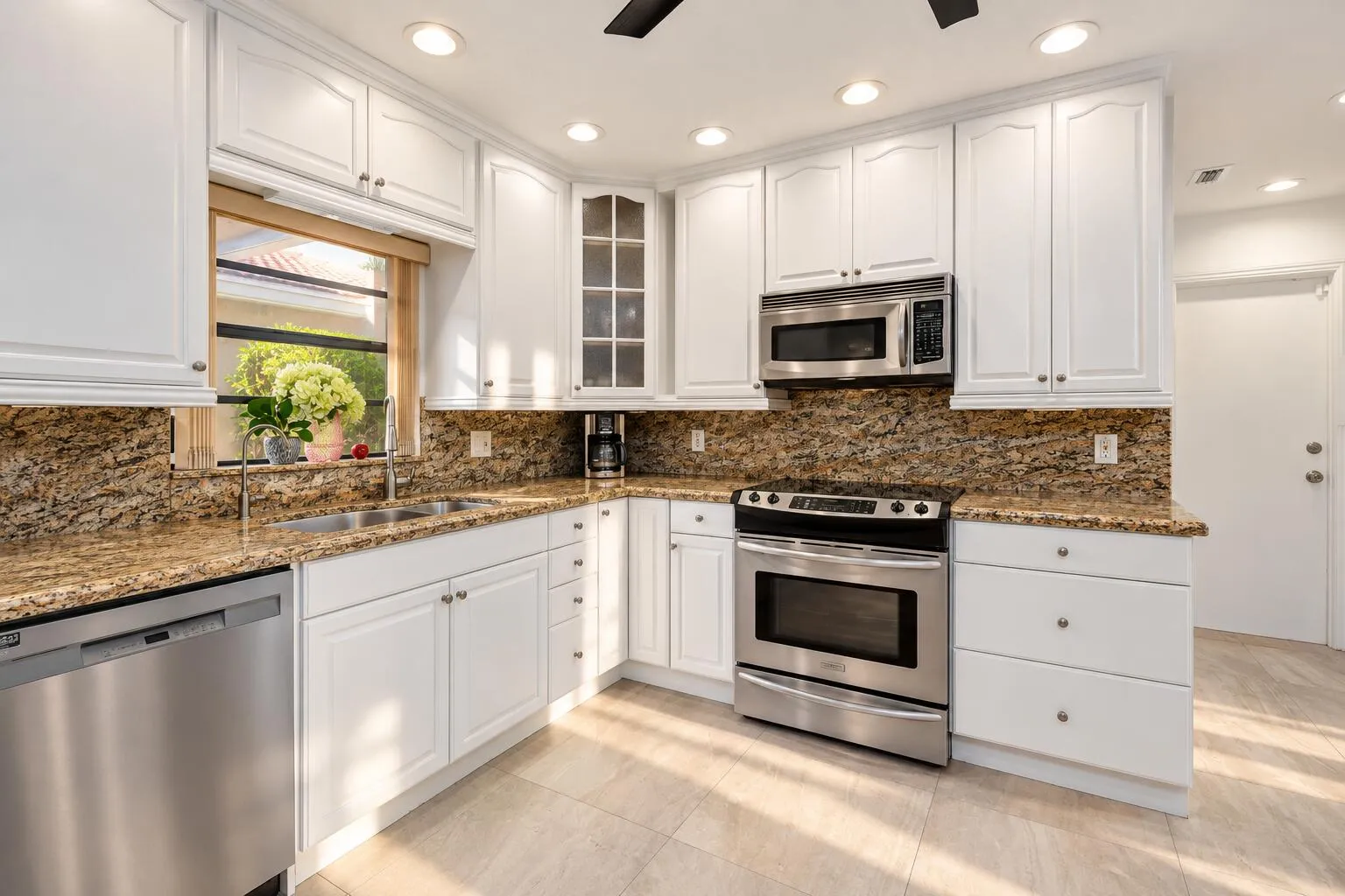 Eat-in Kitchen
