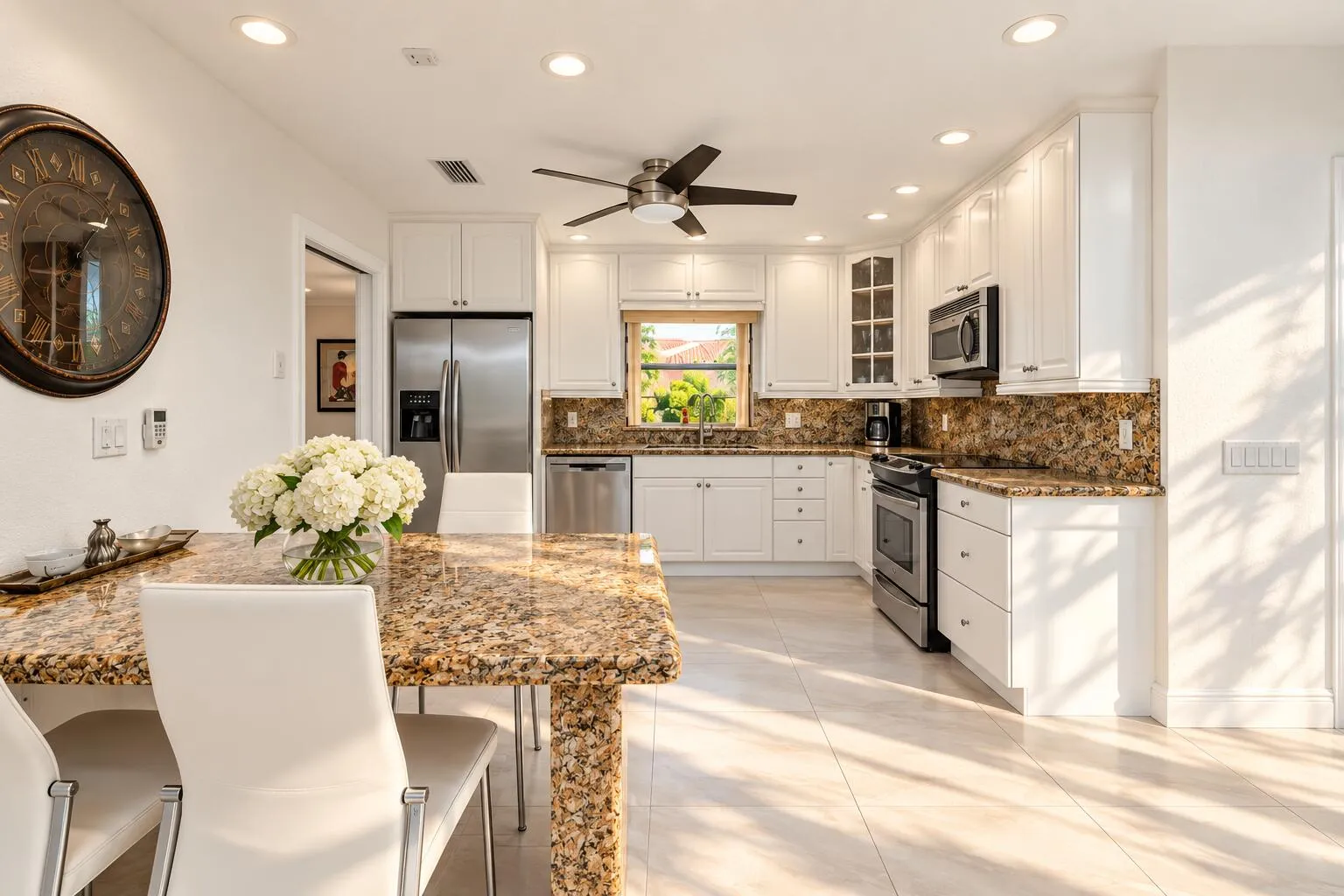 Eat-in Kitchen