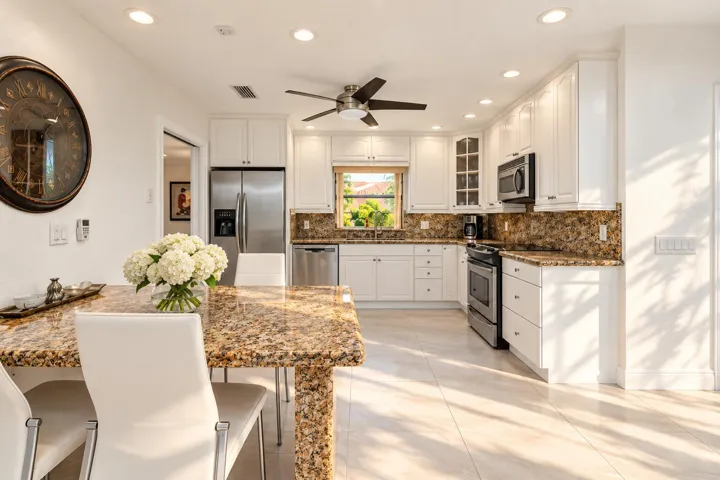 Eat-in Kitchen