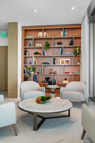 Owners Lounge Library ALBA41