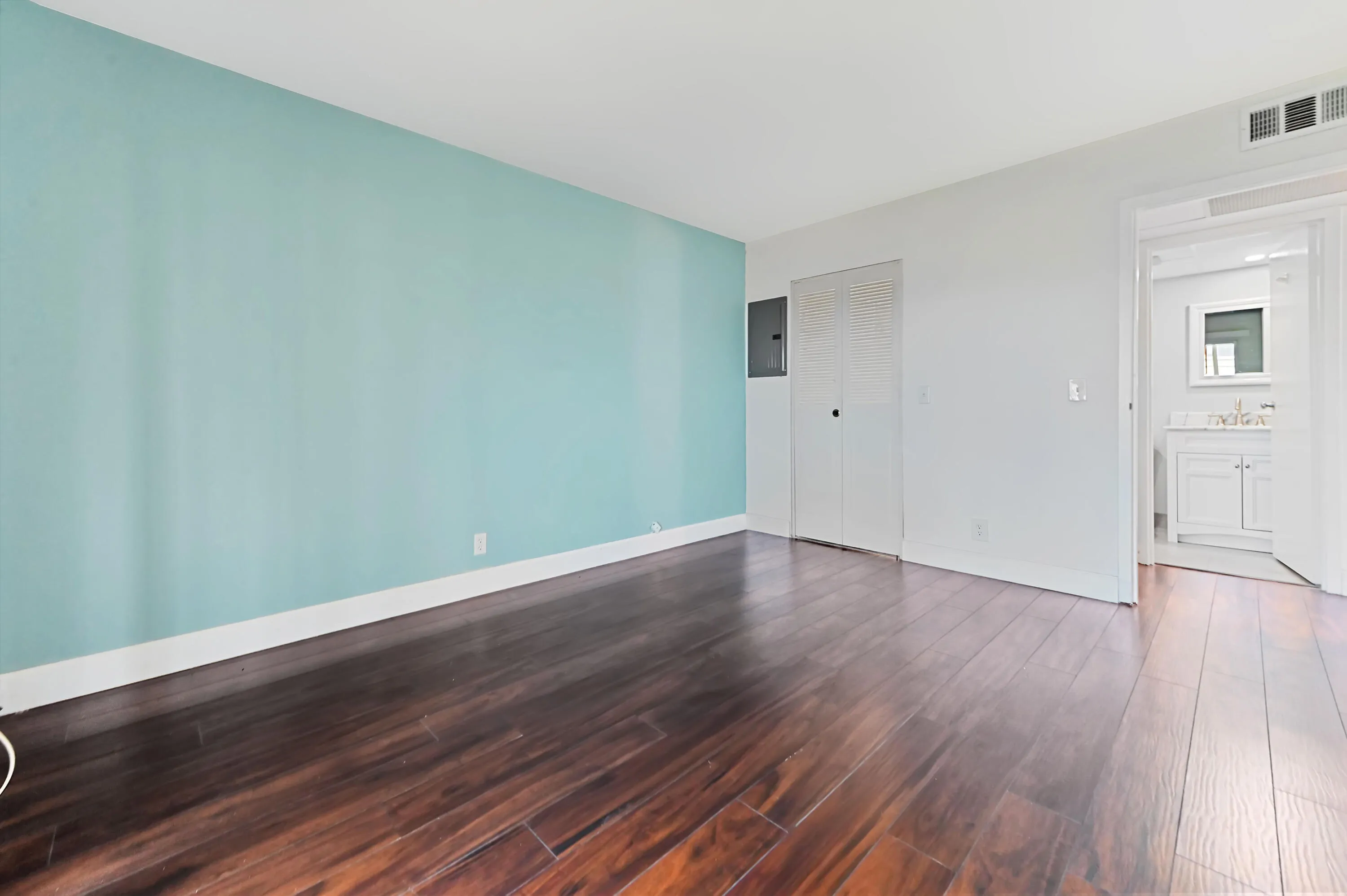 09 Bedroom 02