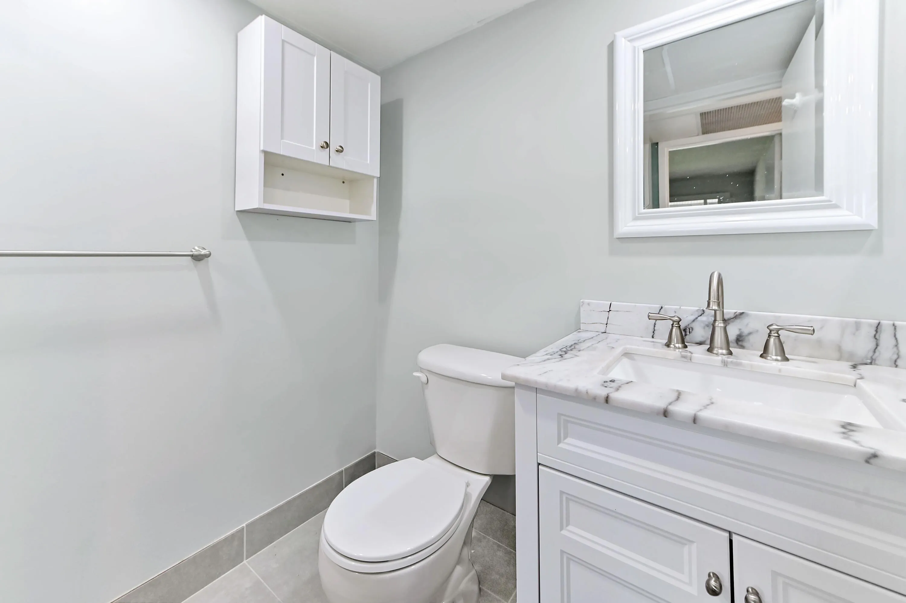 16 Bathroom 02