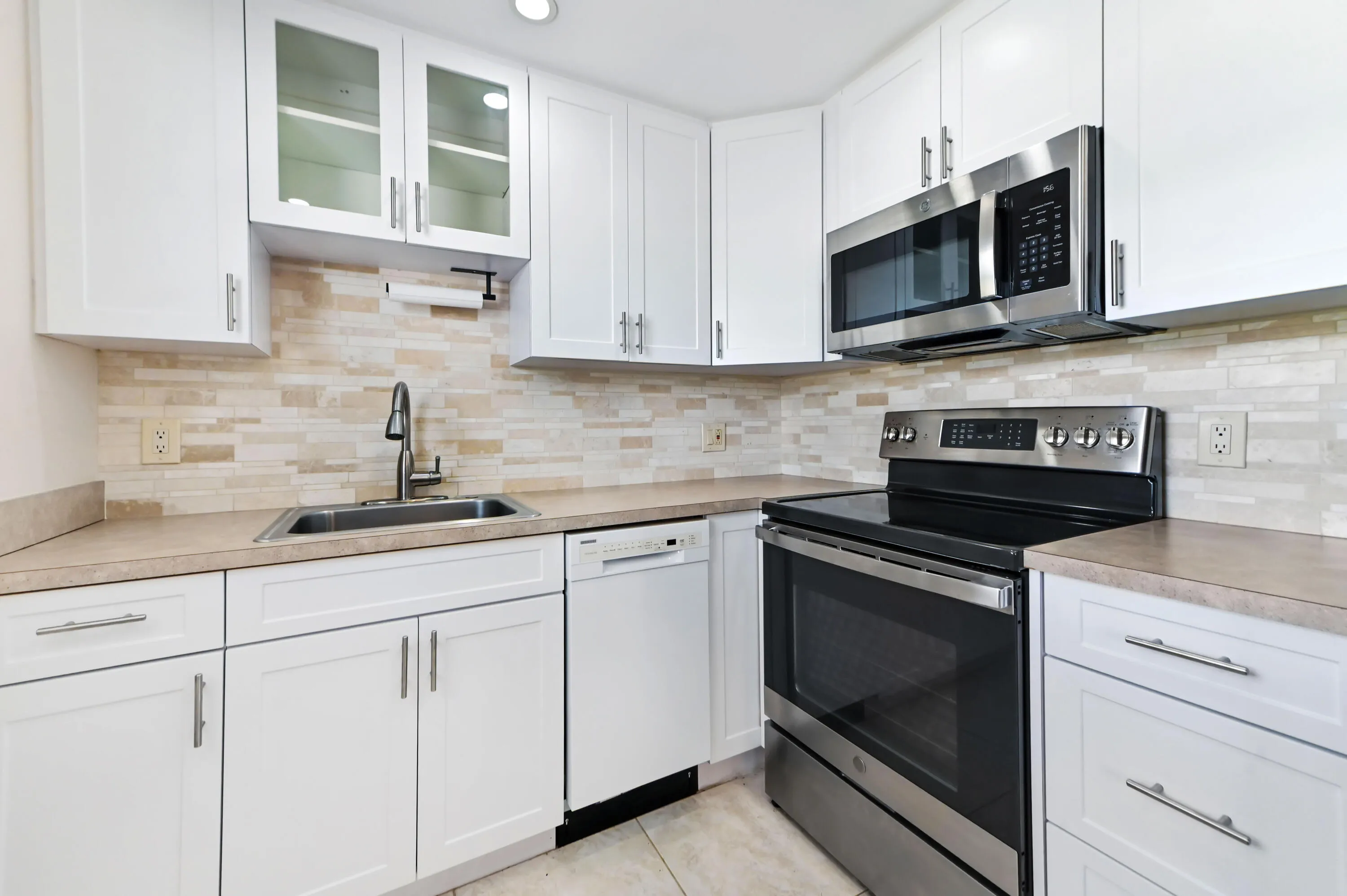 14 Kitchen 02