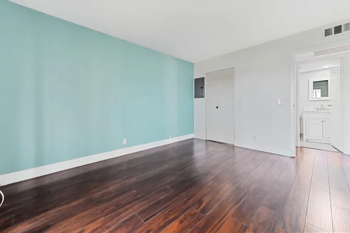 09 Bedroom 02