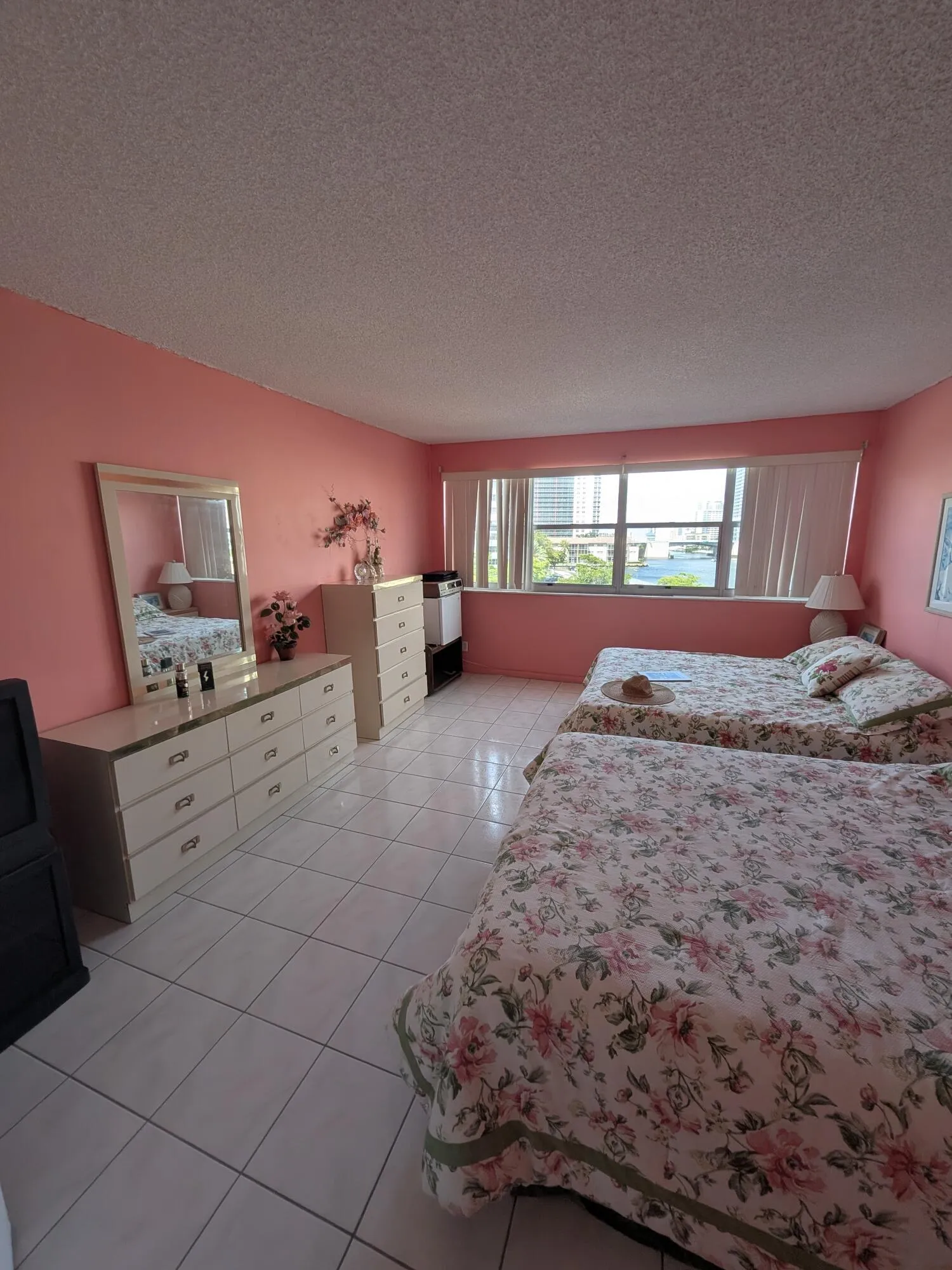 PXL_20260919_182943341.RAW-01