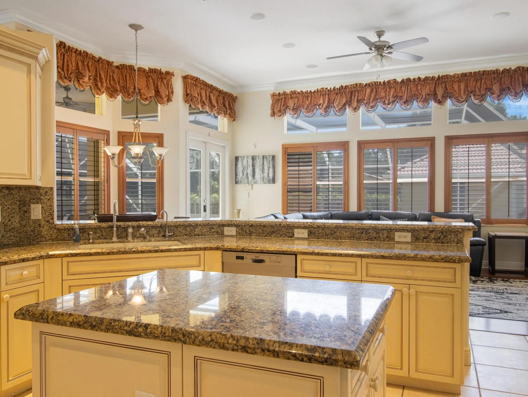 kitchen family room view(1)