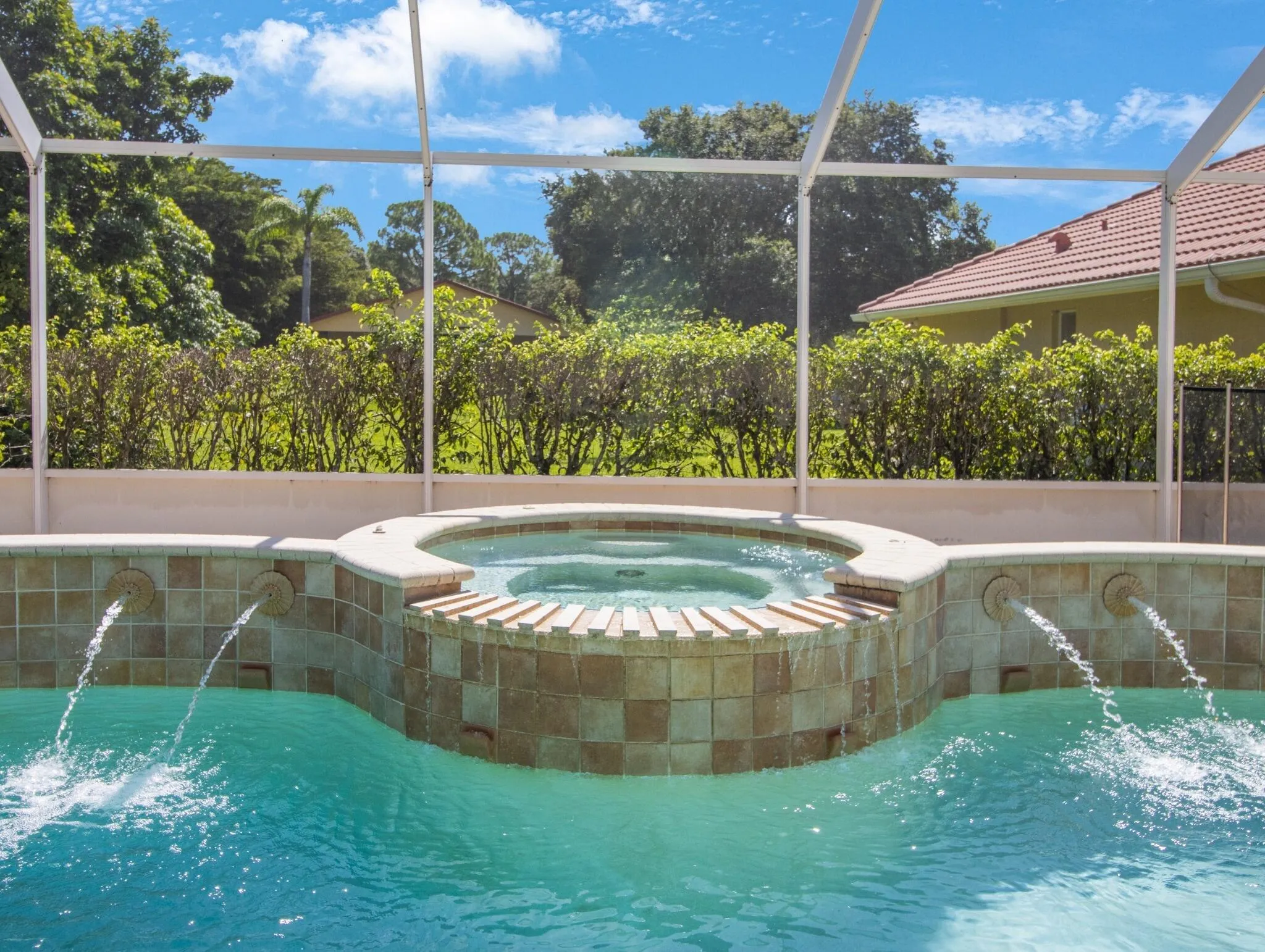 pool jacuzzi(1)