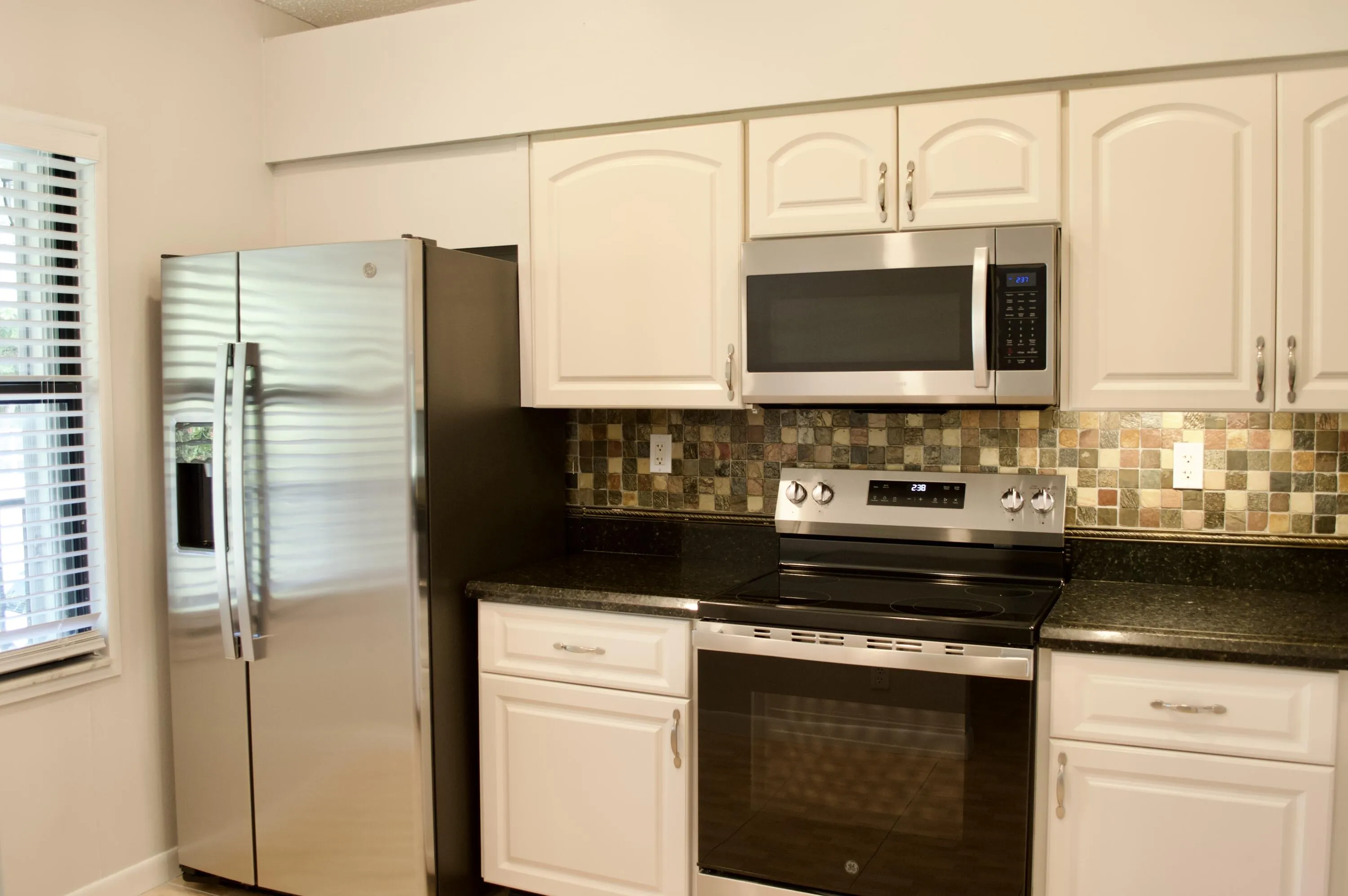 Kitchen w/ New Appliances