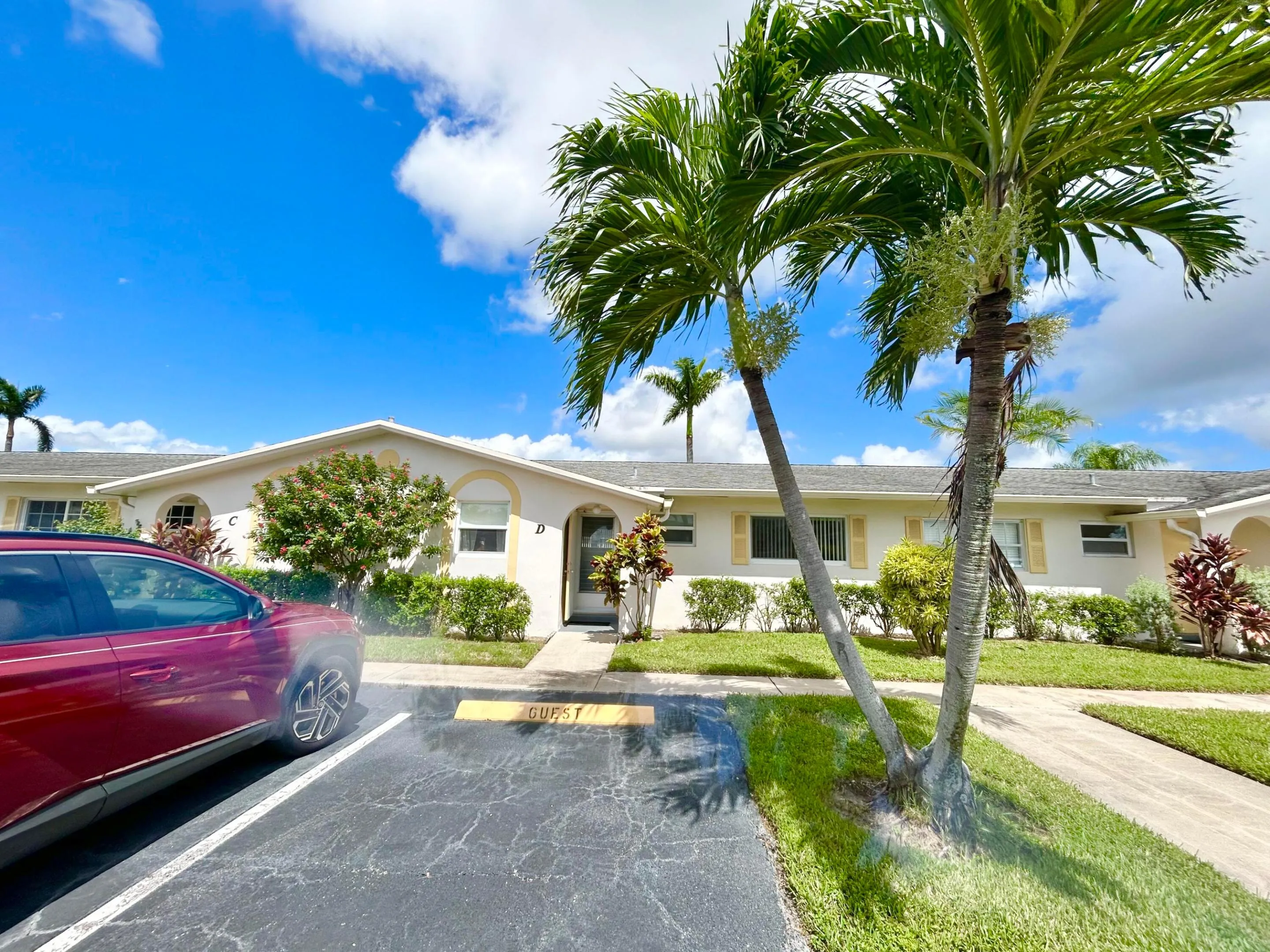 PARKING IN FRONT OF VILLA