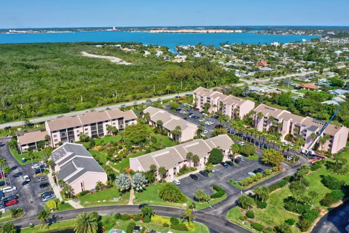 FABULOUS ISLAND LOCATION!..,,