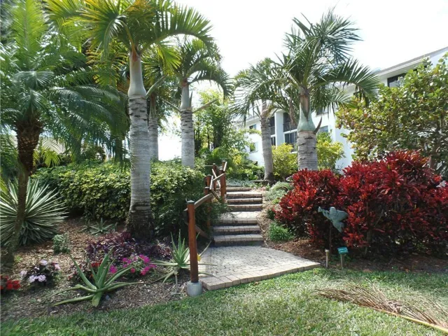 GARDEN VIEWS