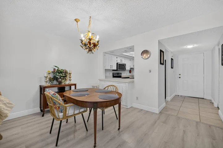 DINING AREA..........