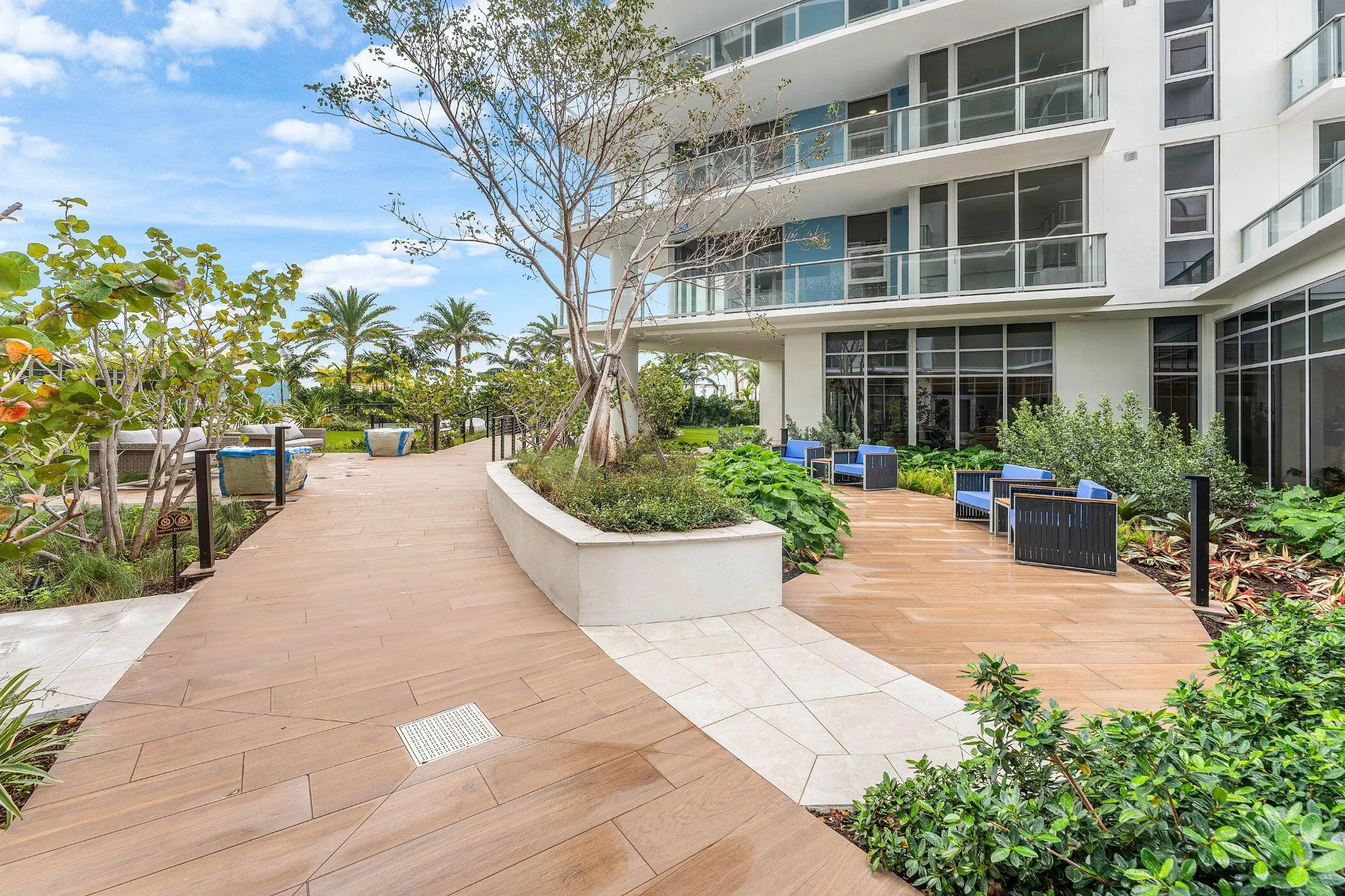 18 6th floor - walking paths