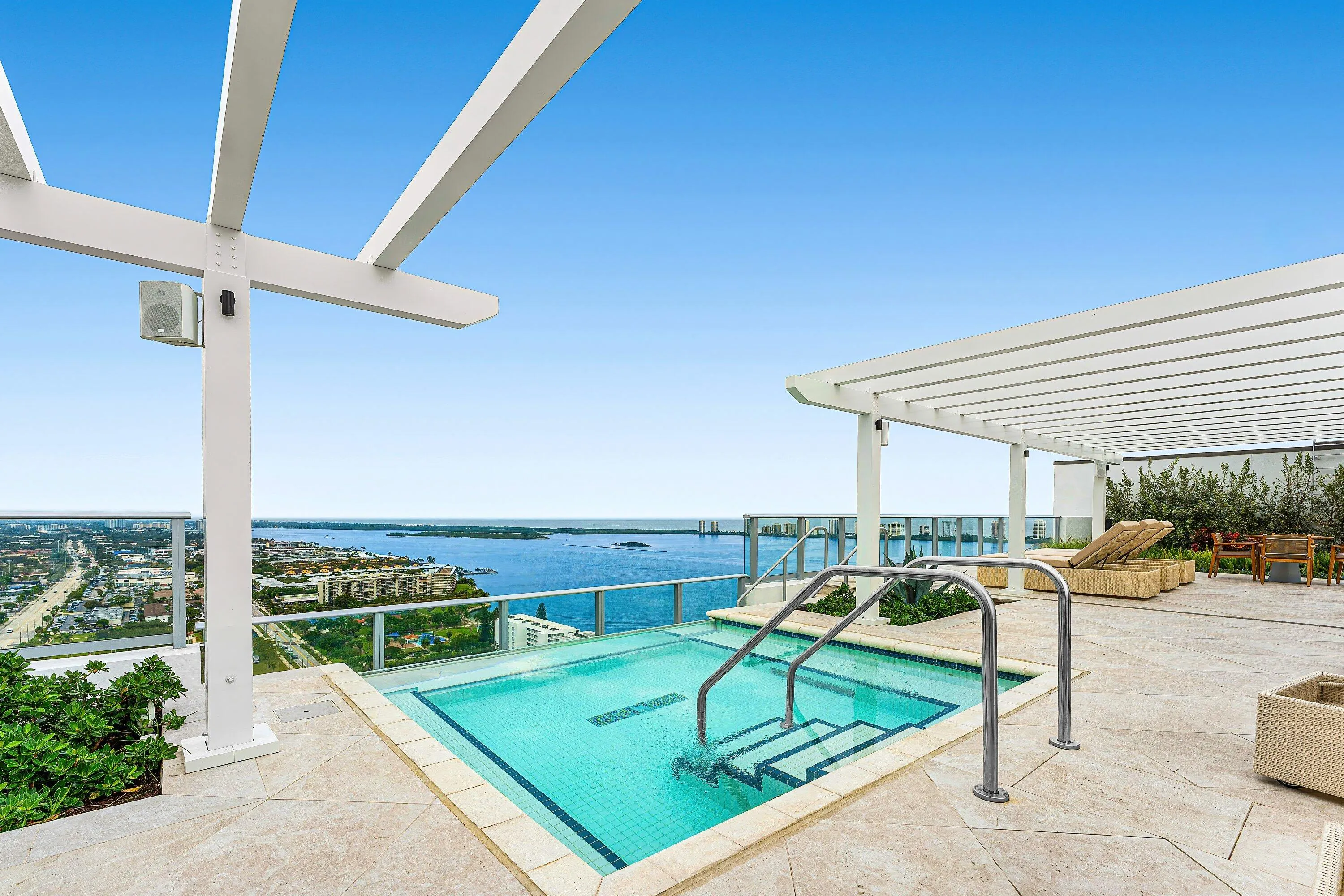5 rooftop spa view