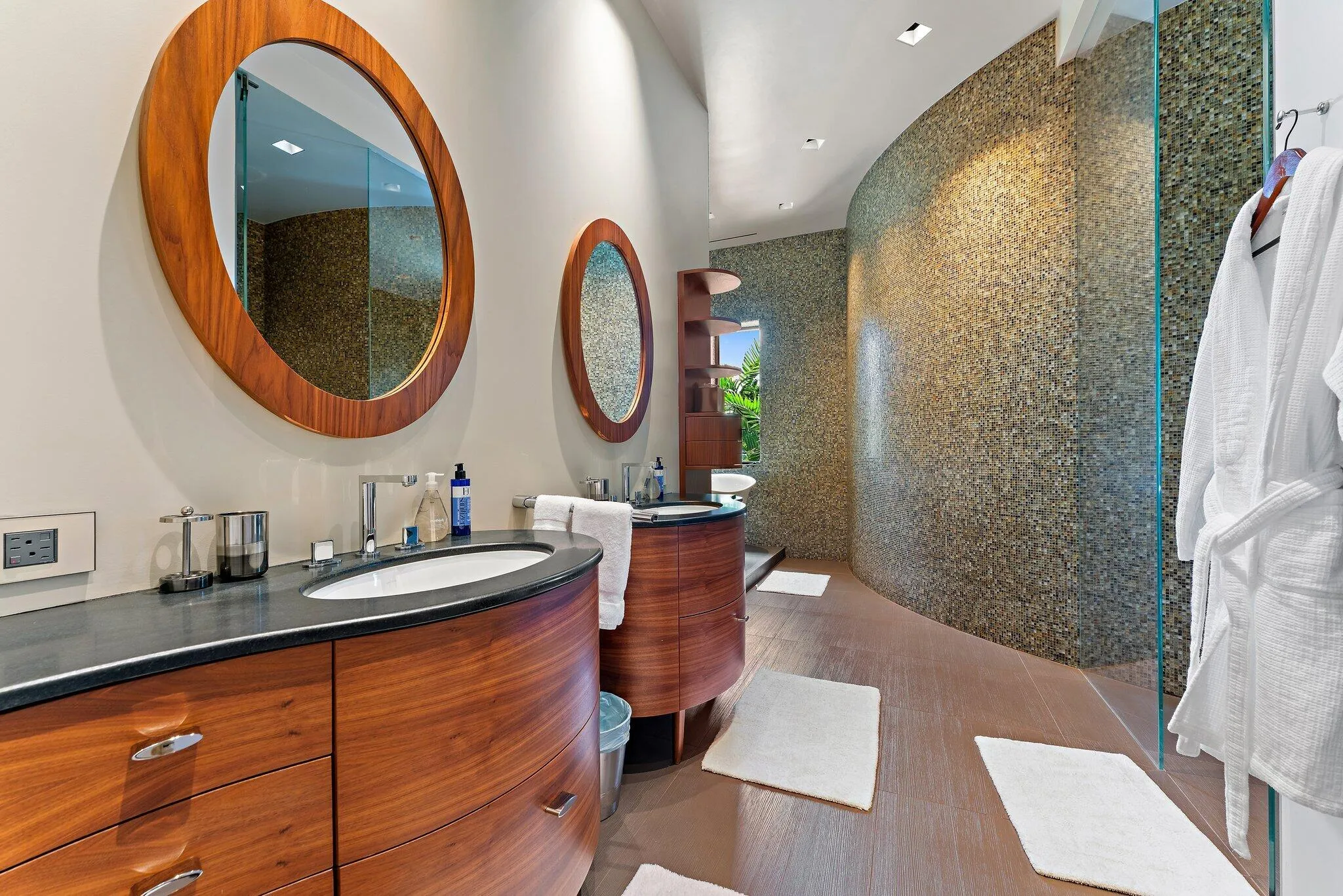 2nd FL Middle Guest Bath