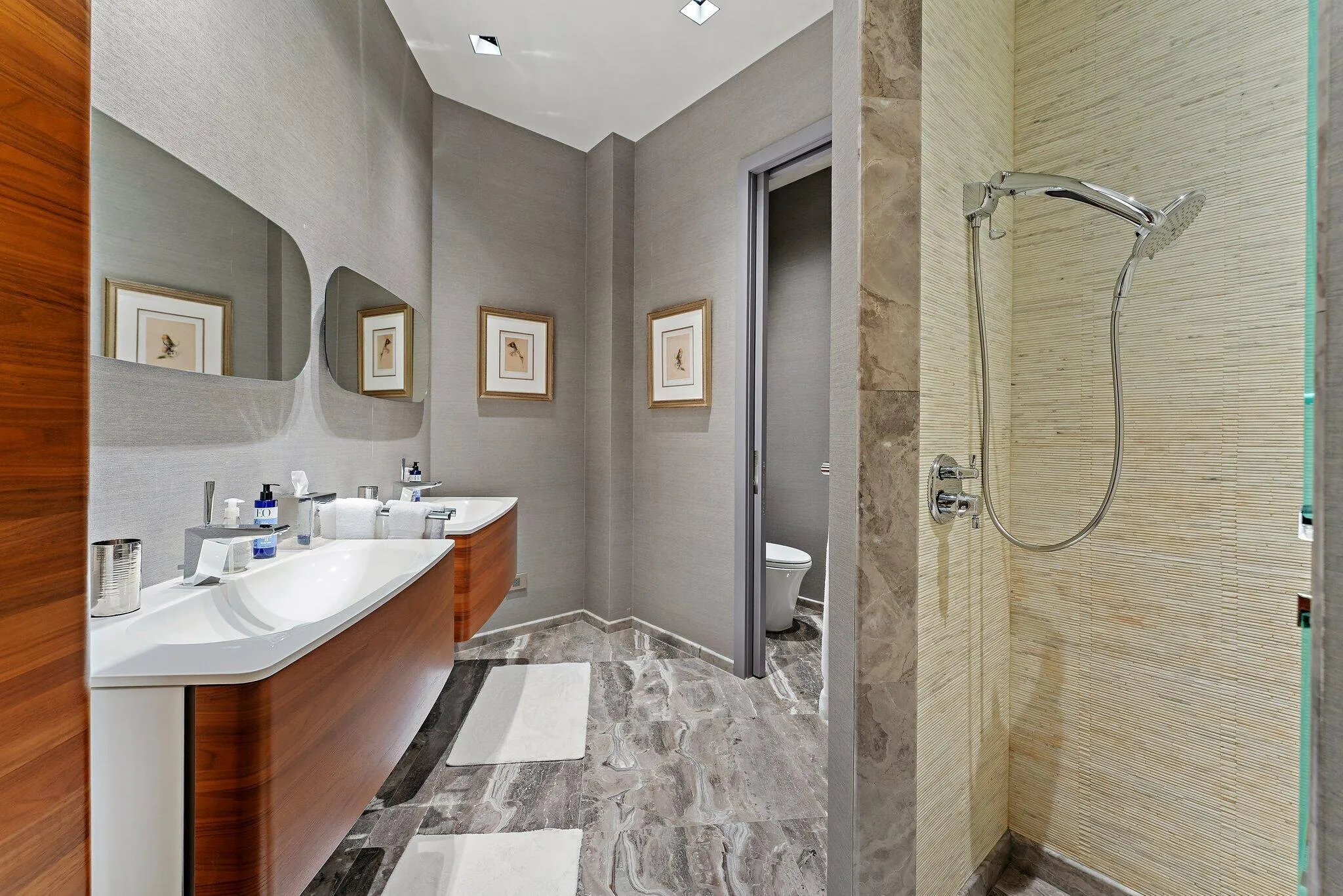 1st FL Guest Suite - Bath