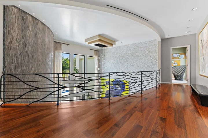 2nd FLoor Landing