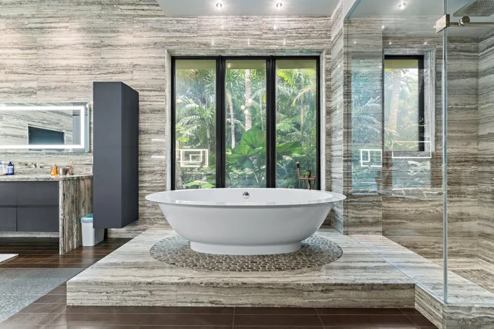Primary Bath - Clear Glass