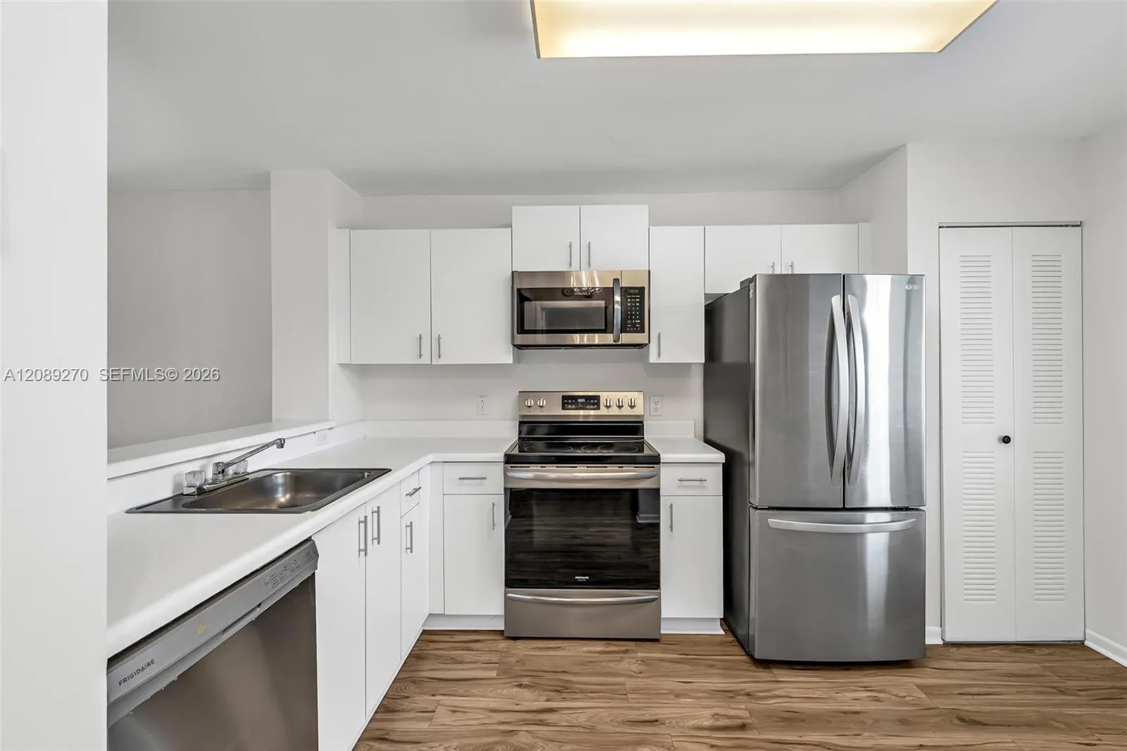 STAINLESS APPLIANCES