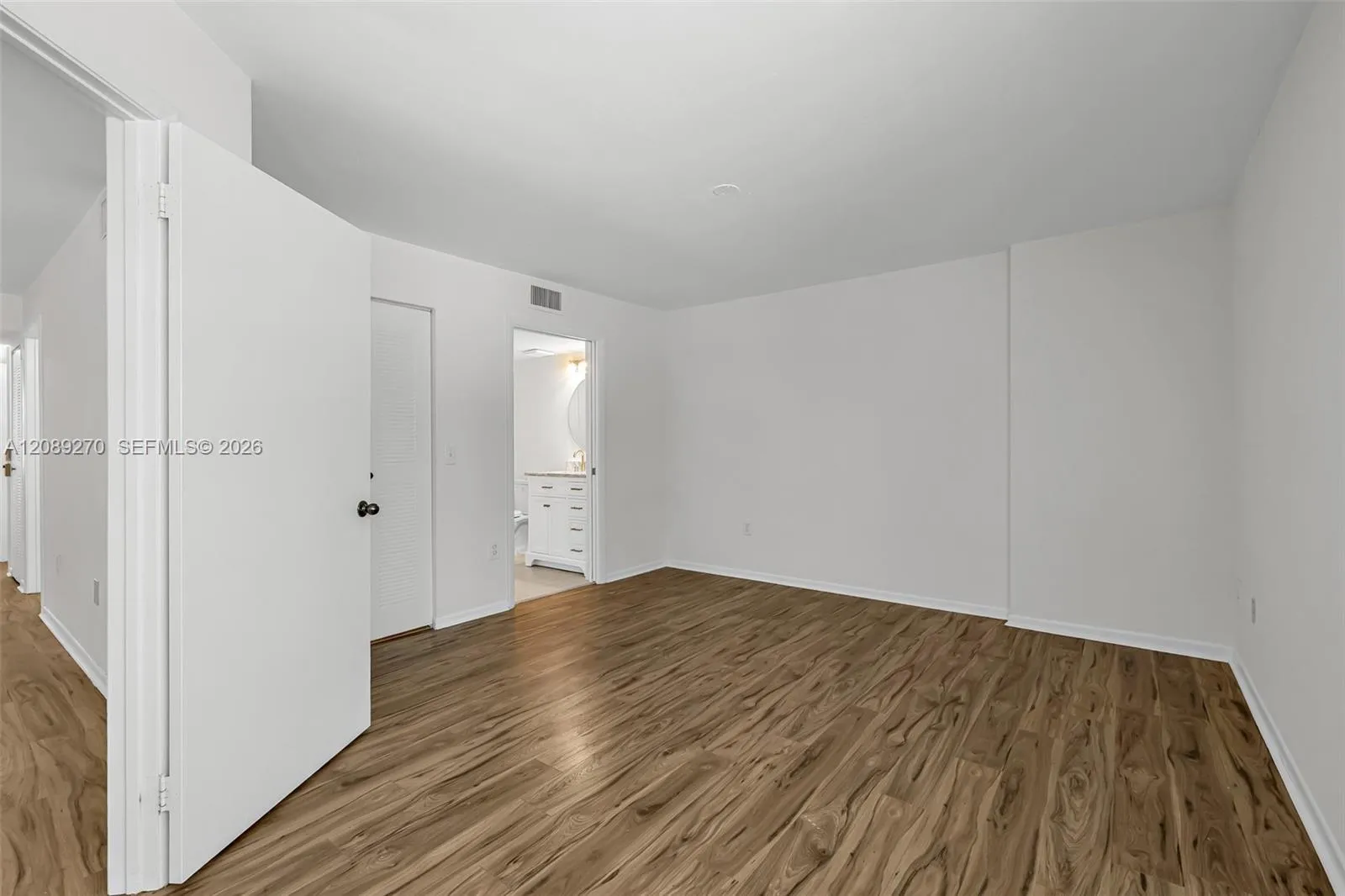 SPACIOUS BEDROOM