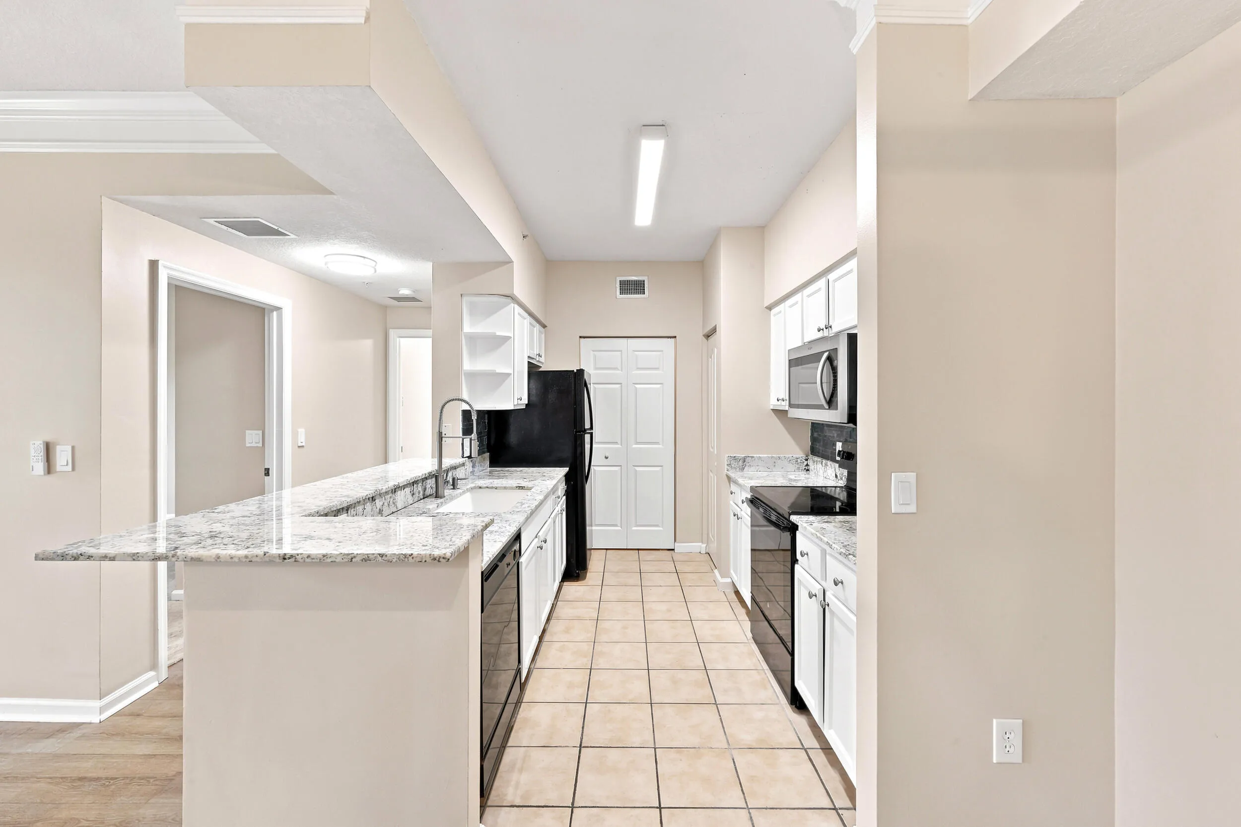 Upgraded Kitchen/ Granite Counter tops