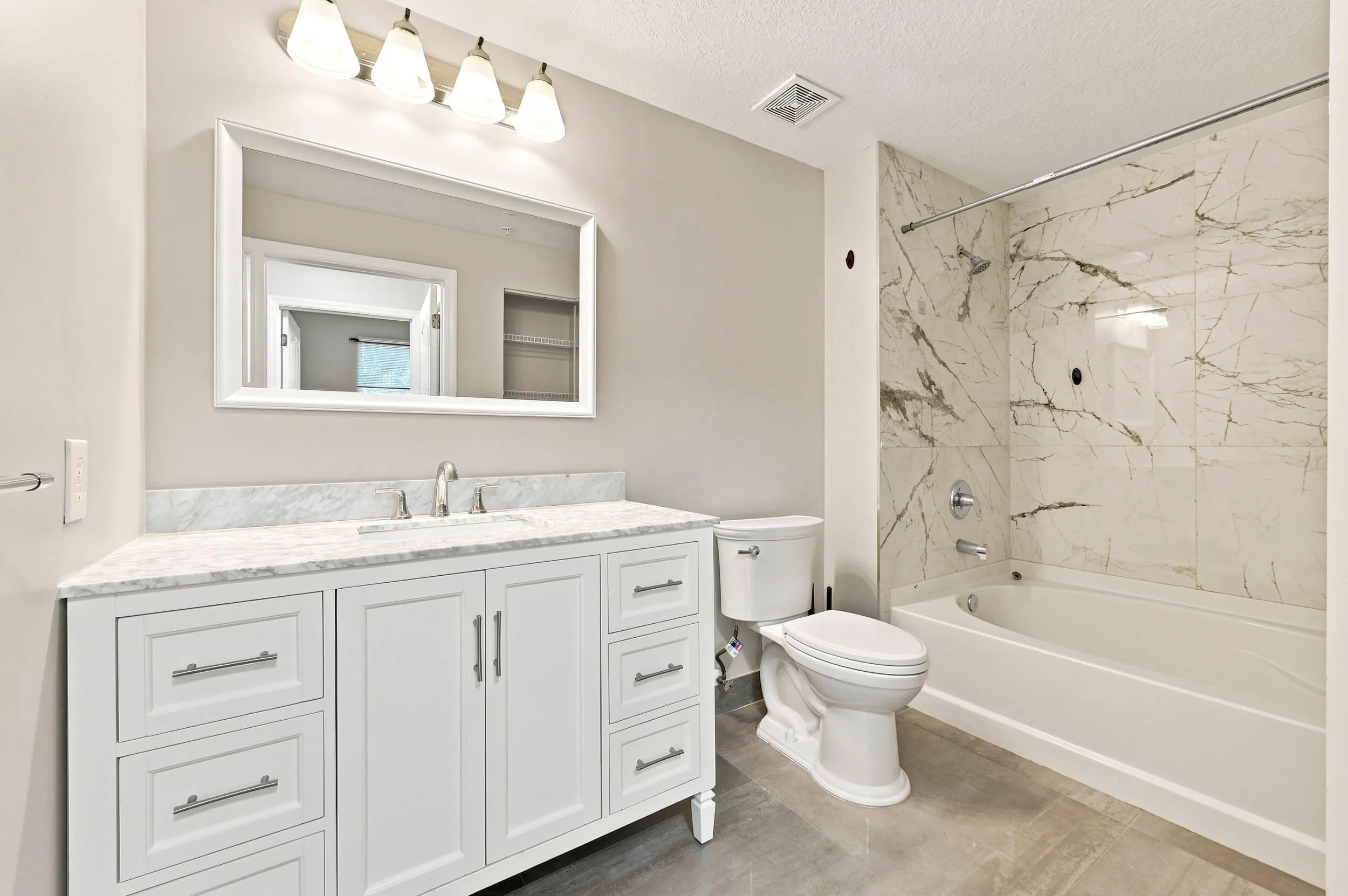 Renovated Bathroom / Large Garden Tub