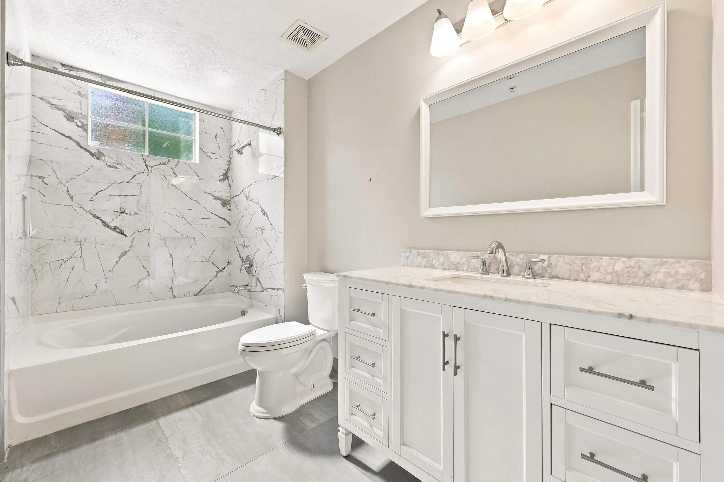 Renovated Luxury Master Bathroom/ Garden Tub