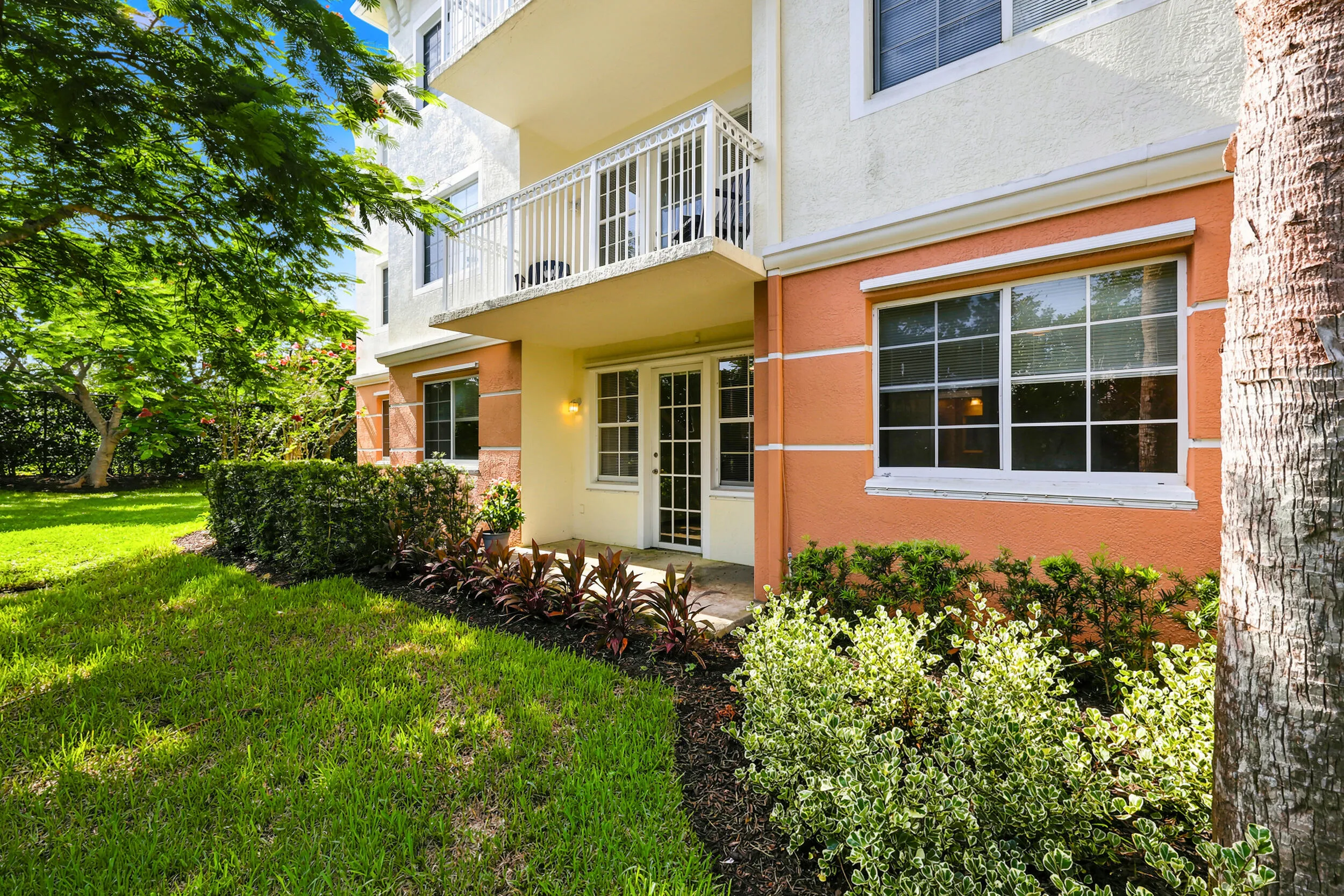 Newly Installed landscaping/ Patio Unit/ End​​‌​​​​‌​​‌‌​‌‌​​​‌‌​‌​‌​‌​​​‌​​ Unit