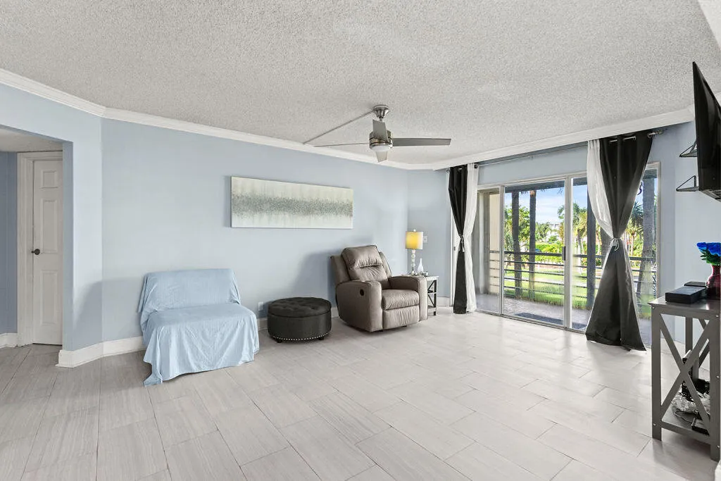 via Poinciana living