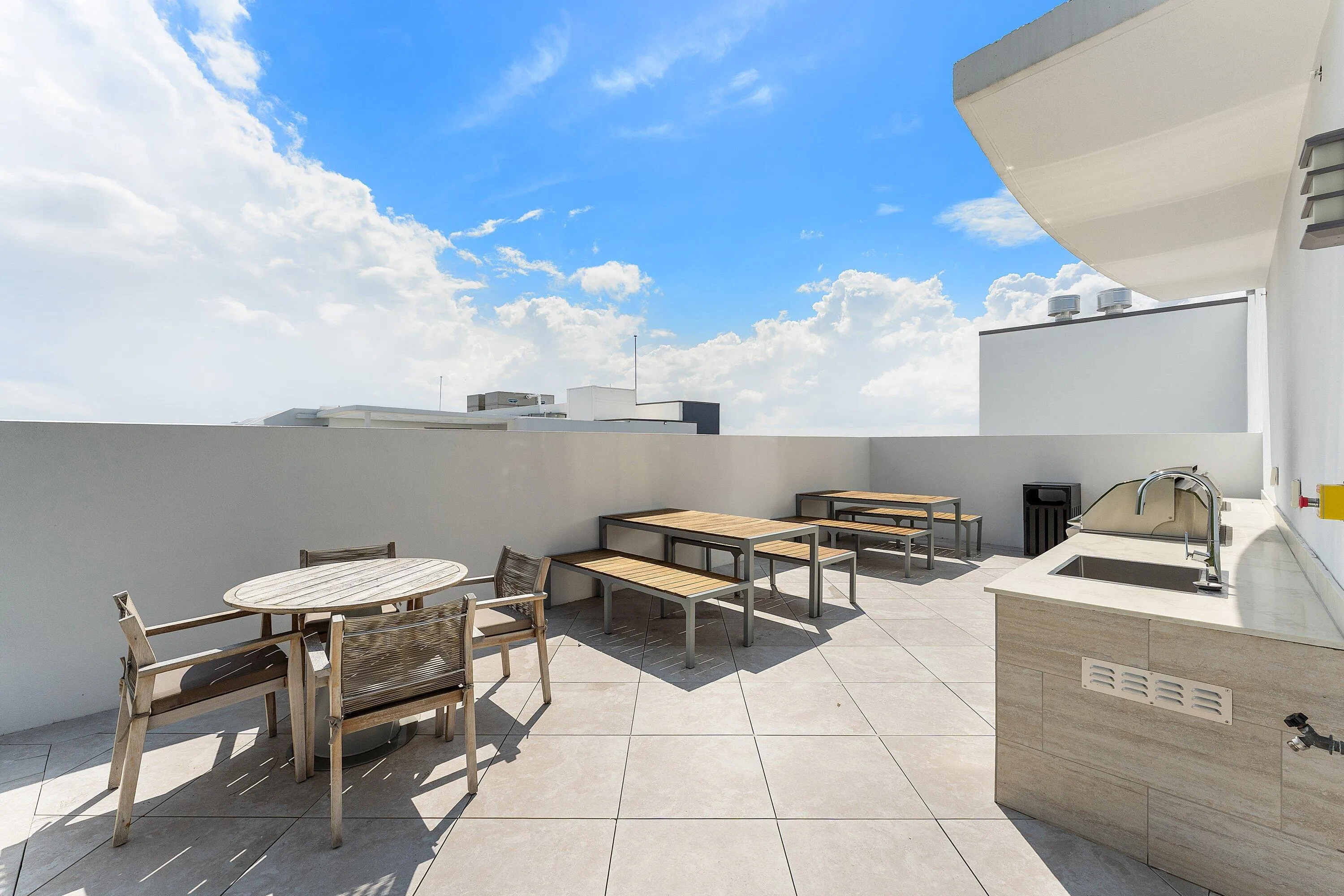 ROOF-TOP BBQ AREA