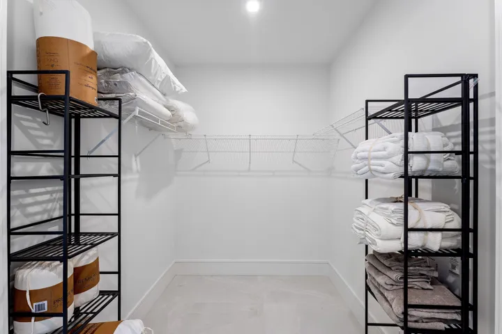 WALK-IN MASTER BEDROOM CLOSET