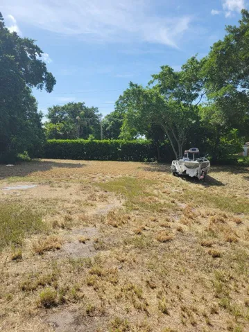730 ILEX BACK YARD TO THE EAST