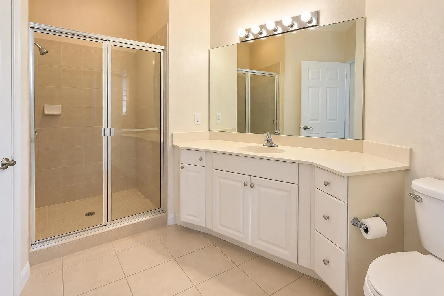 Master bath - AI Enhanced