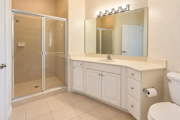 Master bath - AI Enhanced