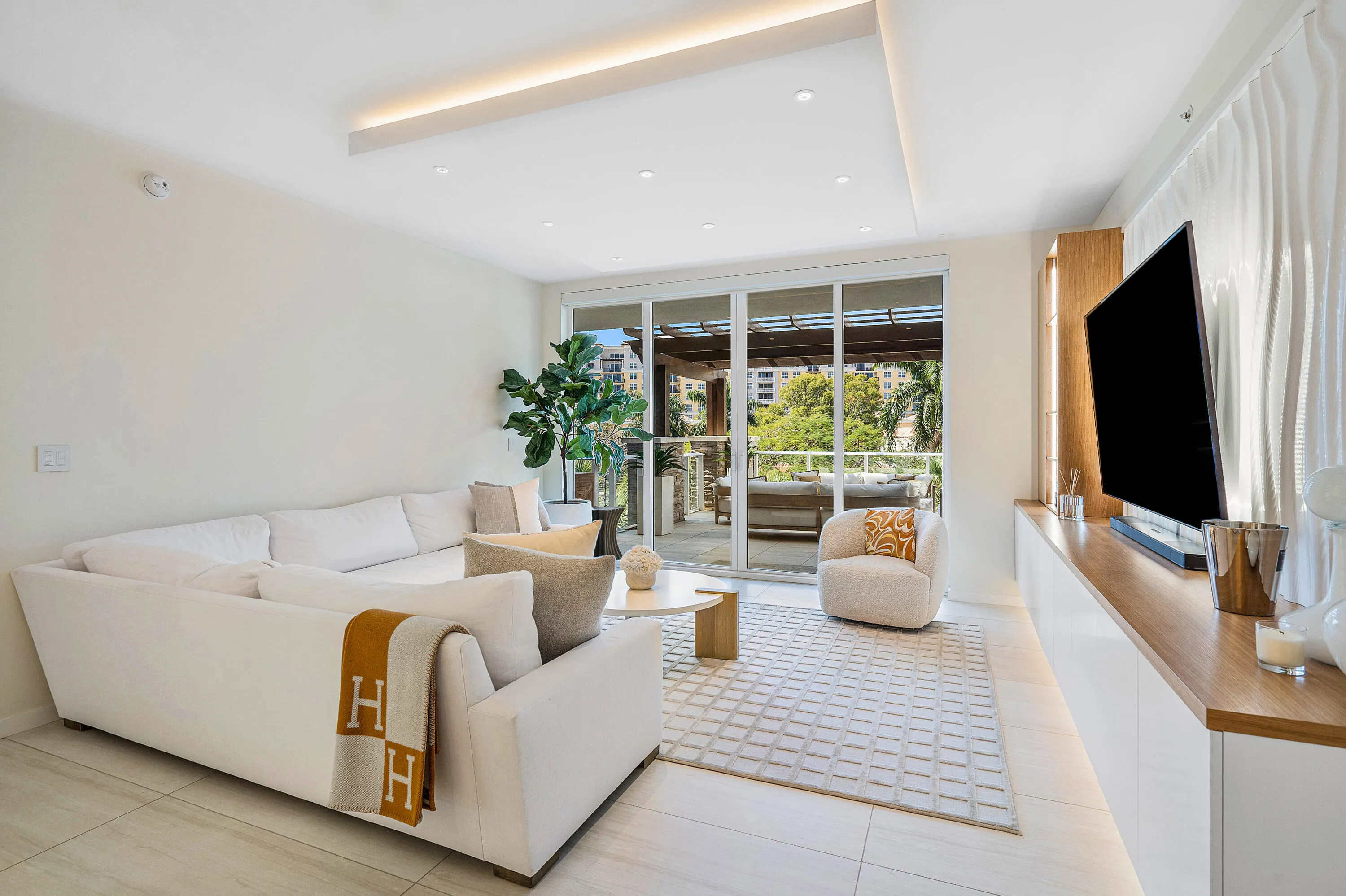 013-200SoutheastMiznerBoulevard-BocaRato