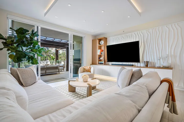 016-200SoutheastMiznerBoulevard-BocaRato