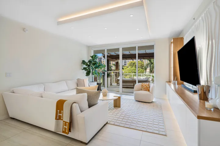 013-200SoutheastMiznerBoulevard-BocaRato