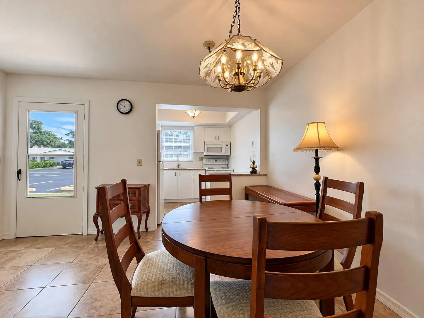 Dining to Kitchen